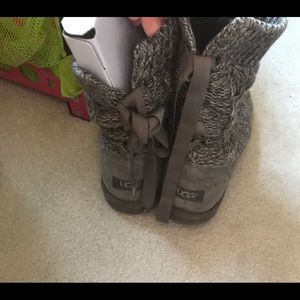 Grey knit UGG boots(short)